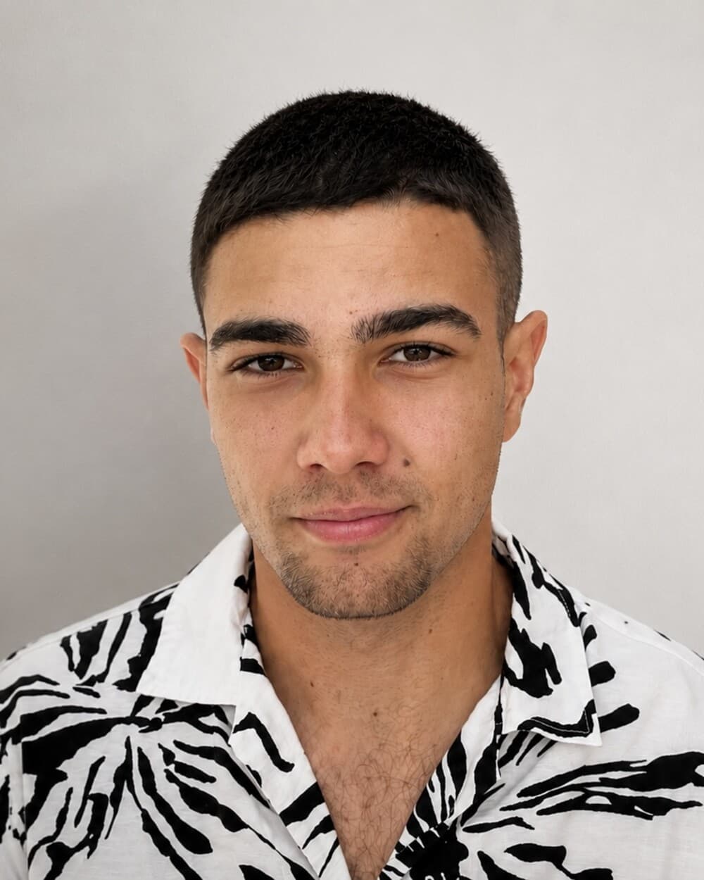 Portrait de Hugo, fondateur de son studio IA générative